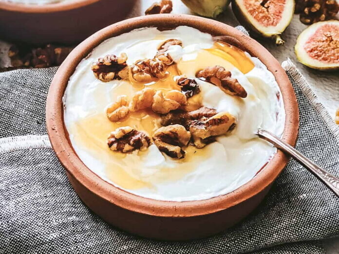 How_to_make_greek_yogurt_06-fotor-20260709125022 (1) Greek Yogurt with Honey, Figs & Walnuts