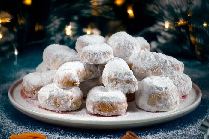 Kourabiedes (Greek Almond Shortbread Cookies)