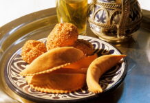 Kaab el Ghazal (Moroccan Gazelle Horn Cookies) Kaab el Ghazal (Moroccan Gazelle Horn Cookies)
