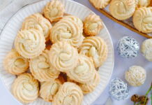 Amygdalota (Greek Almond Cookies) Amygdalota (Greek Almond Cookies)