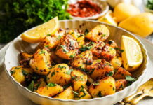Batata Harra (Lebanese Spicy Fried Potatoes) Batata Harra (Lebanese Spicy Fried Potatoes)