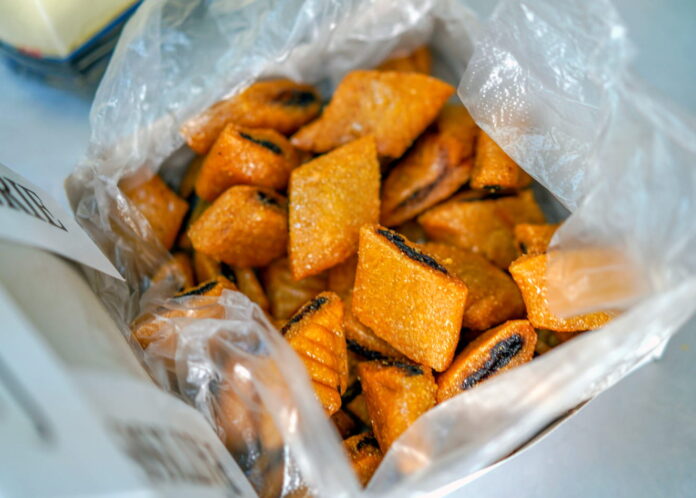 DSC01824-002 (1) Makroudh (Algerian Semolina and Date Diamonds)