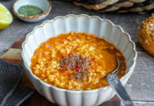 Ezogelin Çorbası (Turkish Red Lentil and Bulgur Soup) Ezogelin Çorbası (Turkish Red Lentil and Bulgur Soup)