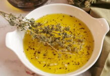 Salmoriglio (Sicilian Olive Oil, Lemon and Oregano Sauce) Salmoriglio (Sicilian Olive Oil, Lemon and Oregano Sauce)
