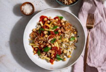 Koshari (Egyptian Lentils, Rice, and Pasta with Spiced Tomato Sauce) Koshari (Egyptian Lentils, Rice, and Pasta with Spiced Tomato Sauce)