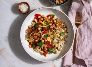 Koshari (Egyptian Lentils, Rice, and Pasta with Spiced Tomato Sauce) Koshari (Egyptian Lentils, Rice, and Pasta with Spiced Tomato Sauce)