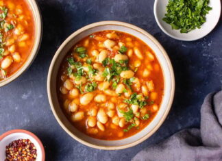 Loubia (Moroccan White Bean Stew in Tomato Sauce) Loubia (Moroccan White Bean Stew in Tomato Sauce)