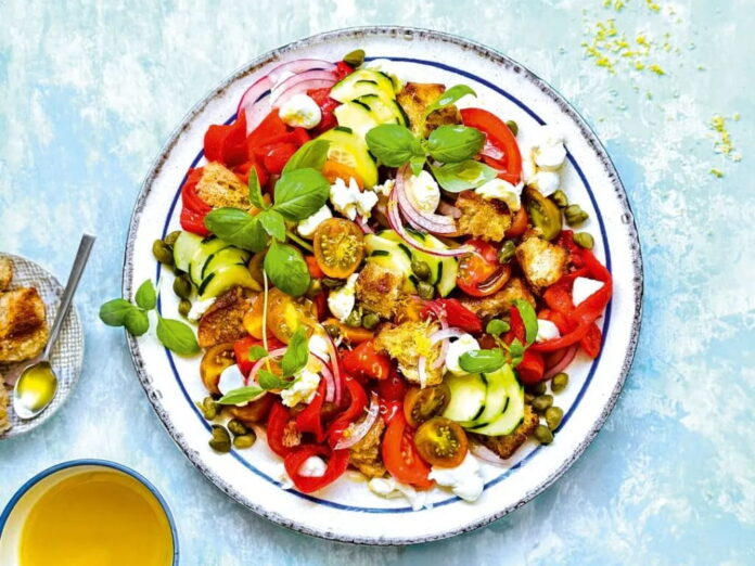Sallatë Fshatare (Albanian Village Salad)