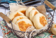 Batbout (Moroccan Stovetop Flatbread) Batbout (Moroccan Stovetop Flatbread)