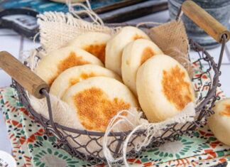 Batbout (Moroccan Stovetop Flatbread) Batbout (Moroccan Stovetop Flatbread)