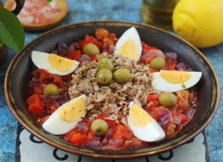 Salata Mechouia (Tunisian Grilled Pepper and Tomato Salad) Salata Mechouia (Tunisian Grilled Pepper and Tomato Salad)