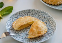 Seadas (Sardinian Fried Pastries with Honey) Seadas (Sardinian Fried Pastries with Honey)