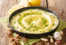 Skordalia (Greek Garlic Sauce) Skordalia (Greek Garlic Sauce)