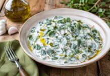 Semizotu Salatası (Turkish Purslane and Yogurt Salad) Semizotu Salatası (Turkish Purslane and Yogurt Salad)