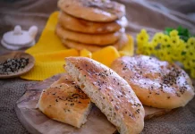 Khobz Tabouna (Tunisian Clay-Oven Semolina Bread) Khobz Tabouna (Tunisian Clay-Oven Semolina Bread)