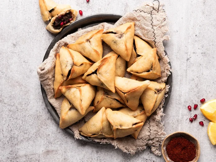 1200x900px_Sabakhiat Fatayer bi Sabanekh (Lebanese Spinach Hand Pies)