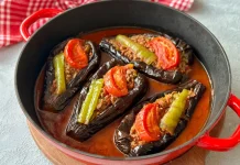 Karnıyarık (Turkish Split Eggplant with Ground Beef) Karnıyarık (Turkish Split Eggplant with Ground Beef)