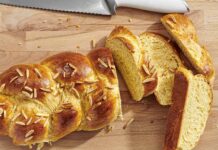 Tsoureki (Greek Easter Sweet Bread) Tsoureki (Greek Easter Sweet Bread)