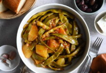 Fasolakia Lathera (Greek Green Beans Stewed in Olive Oil and Tomato) Fasolakia Lathera (Greek Green Beans Stewed in Olive Oil and Tomato)