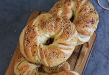 Açma (Turkish Soft Milk Rolls) Açma (Turkish Soft Milk Rolls)