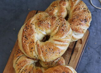 Açma (Turkish Soft Milk Rolls) Açma (Turkish Soft Milk Rolls)