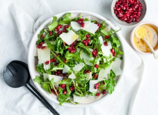 Jarjeer bi Rumman (Lebanese Arugula and Pomegranate Salad) Jarjeer bi Rumman (Lebanese Arugula and Pomegranate Salad)