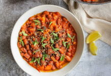 Barbunya Pilaki (Turkish Olive Oil-Braised Cranberry Beans) Barbunya Pilaki (Turkish Olive Oil-Braised Cranberry Beans)