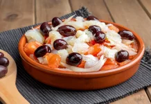Esqueixada (Catalan Salt Cod, Tomato and Onion Salad) Esqueixada (Catalan Salt Cod, Tomato and Onion Salad)