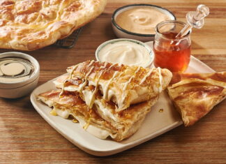 Feteer Meshaltet (Egyptian Flaky Layered Bread) Feteer Meshaltet (Egyptian Flaky Layered Bread)