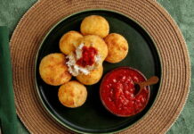 Arancini (Sicilian Stuffed Rice Balls) Arancini (Sicilian Stuffed Rice Balls)