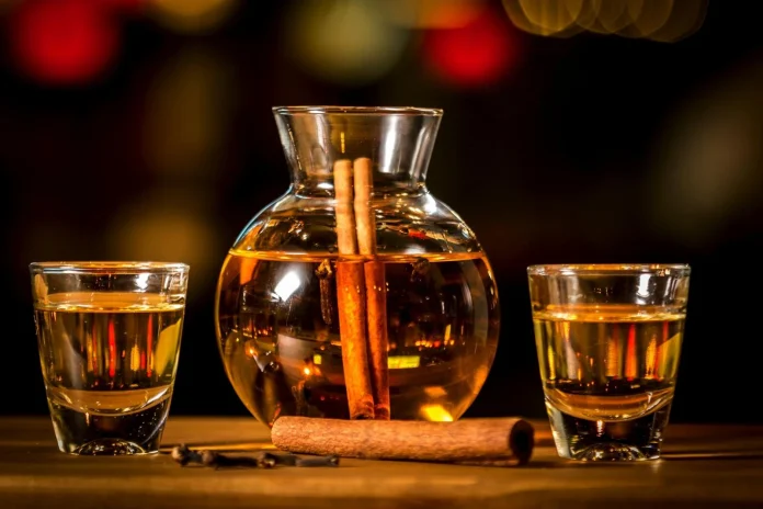 rakomelo_1 Rakomelo (Greek Honey and Spice Warmed Raki)