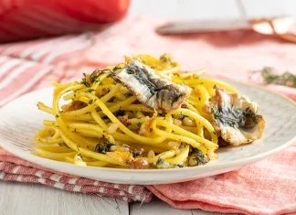 Pasta con le Sarde (Sicilian Sardine and Wild Fennel Pasta) Pasta con le Sarde (Sicilian Sardine and Wild Fennel Pasta)